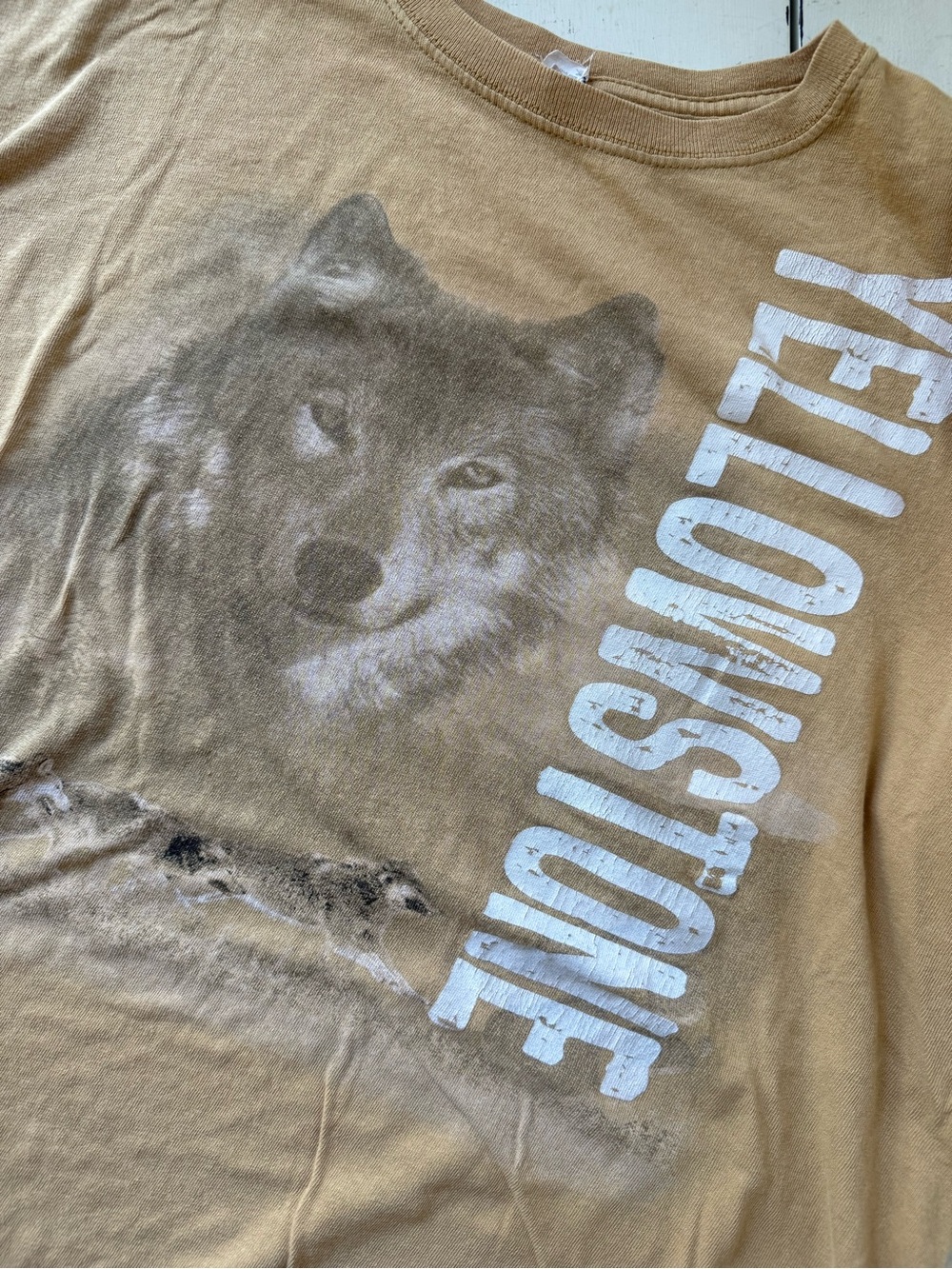 Anvil Blue Bar Vintage 90s Yellowstone Wolf Graphic T Shirt Tan XL